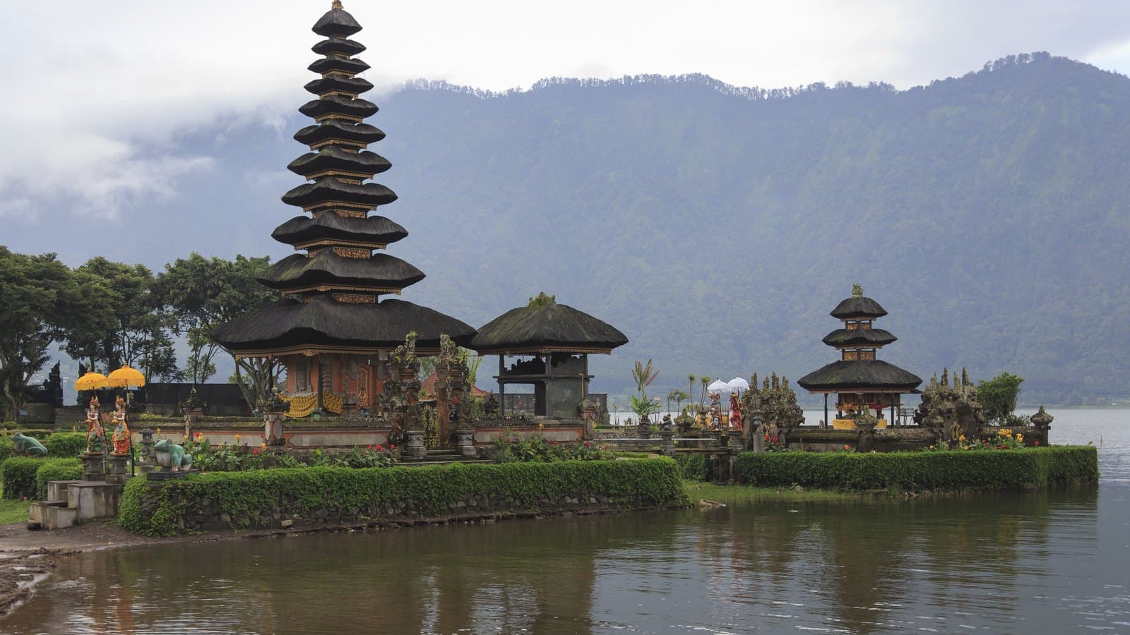 The tiered shrine of Pura Ulun Danu Beratan standing in the lake, the Bedugul hills rising behind it